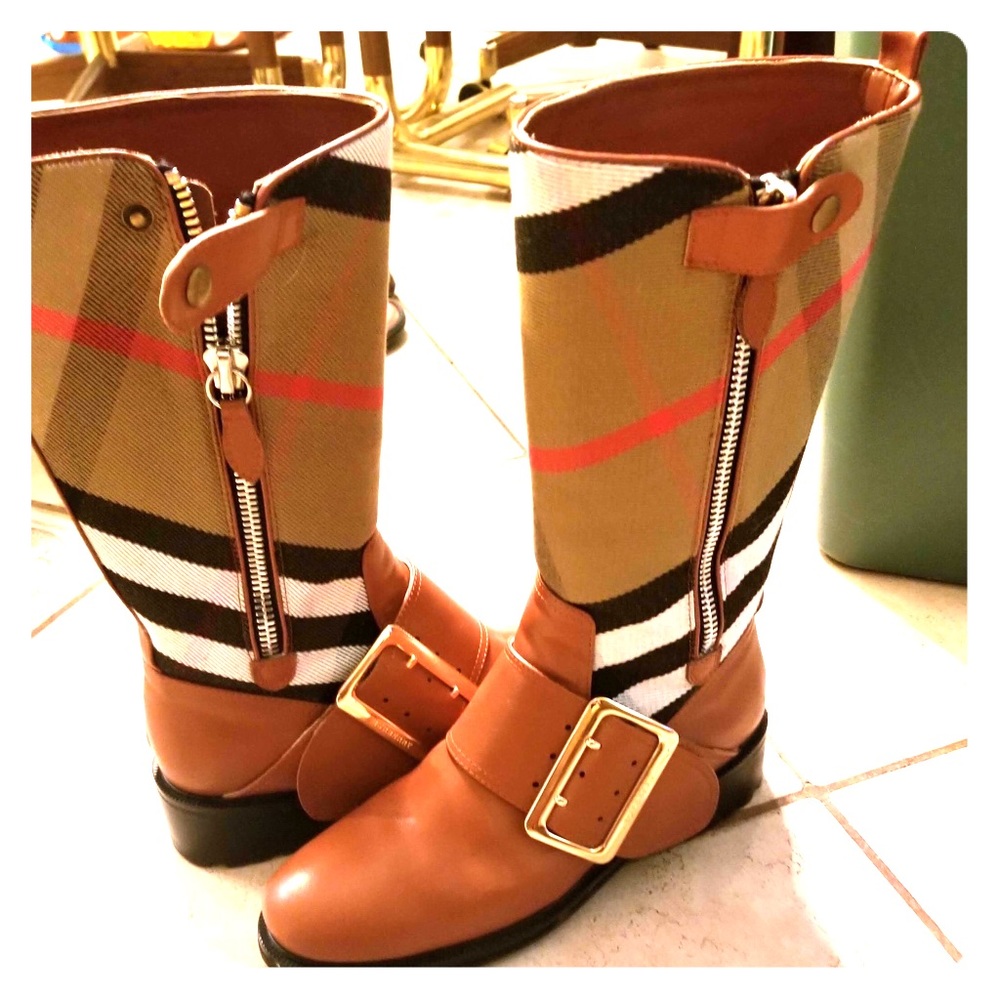 BURBERRY Boots